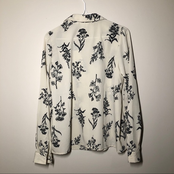 Flower print button-up blouse - Picture 2 of 4